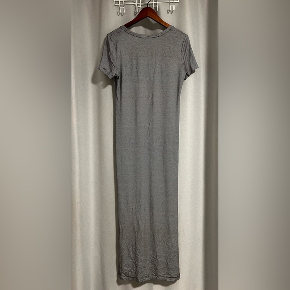 3/$25 Max Jeans Black and White Maxi T-shirt Dress - Picture 2 of 4